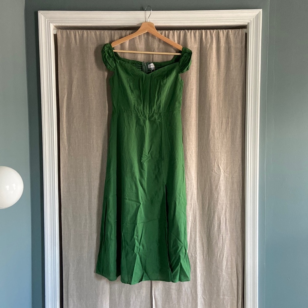 Rihoas Ruched Cap Sleeved MIDI Dress